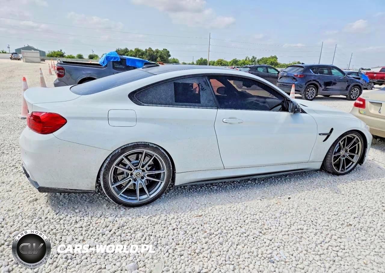 2015 BMW M4 VIN:WBS3R9C50FK330094 - 3