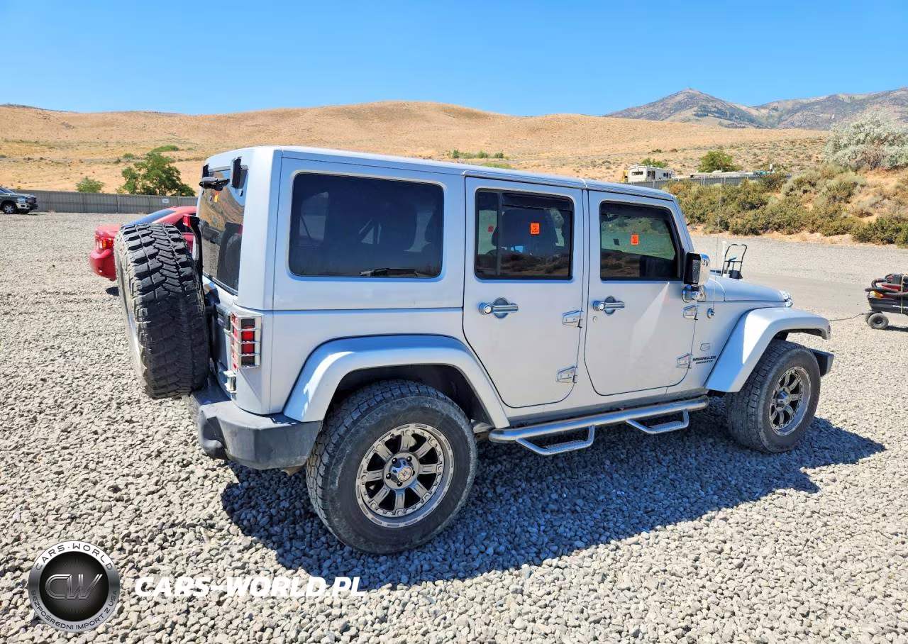 2011 Jeep Wrangler Unlimited Jeep 70Th Anniversary VIN:1J4HA7H16BL613869 - 3