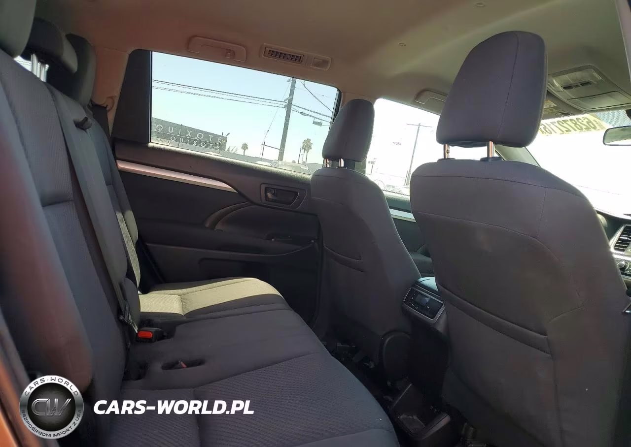 2018 Toyota Highlander Le VIN:5TDZARFH3JS037290 - 11