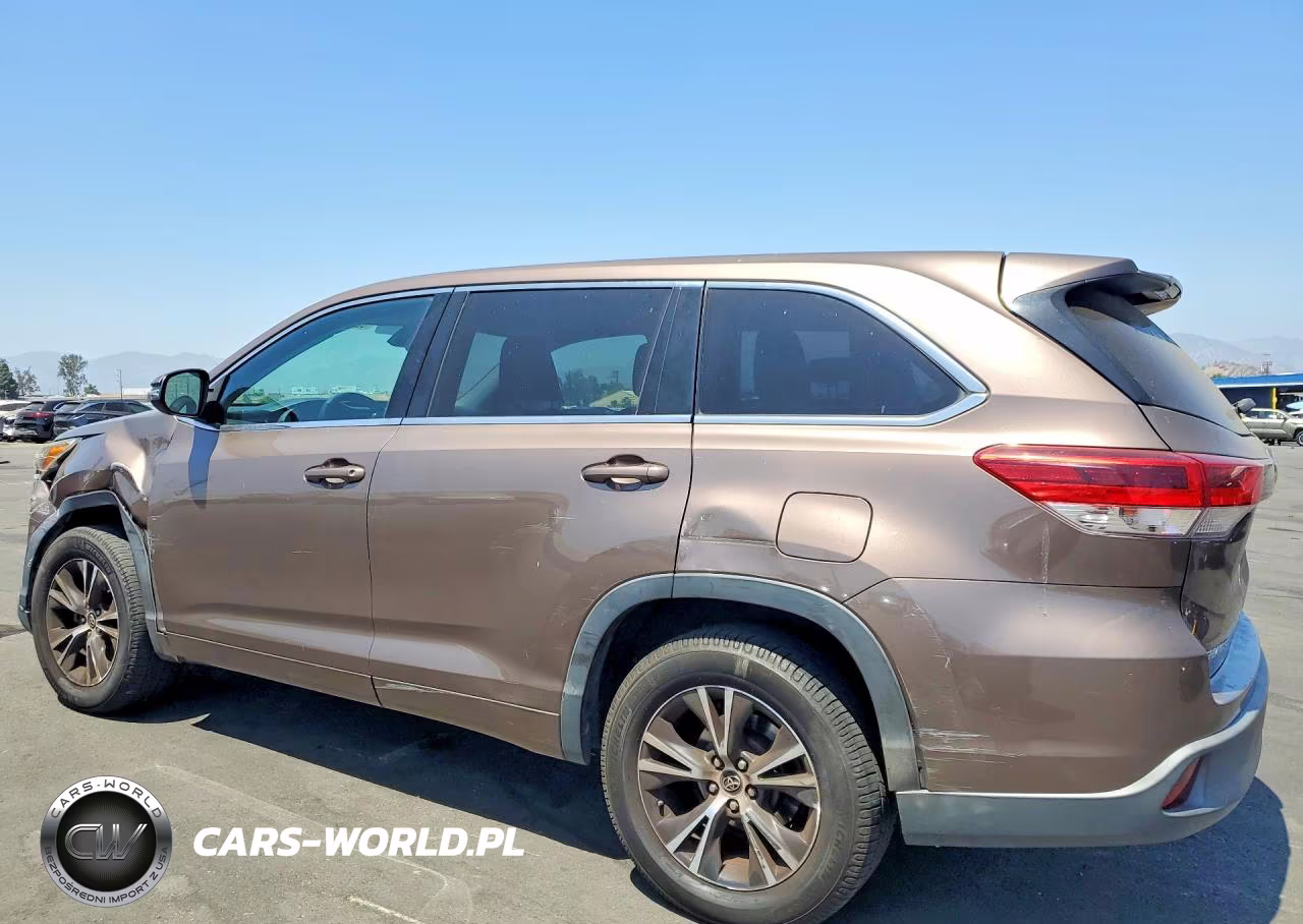2018 Toyota Highlander Le VIN:5TDZARFH3JS037290 - 2