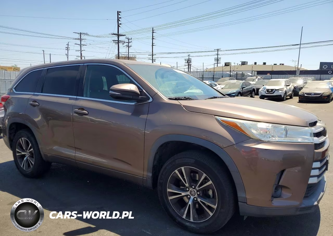 2018 Toyota Highlander Le VIN:5TDZARFH3JS037290 - 4