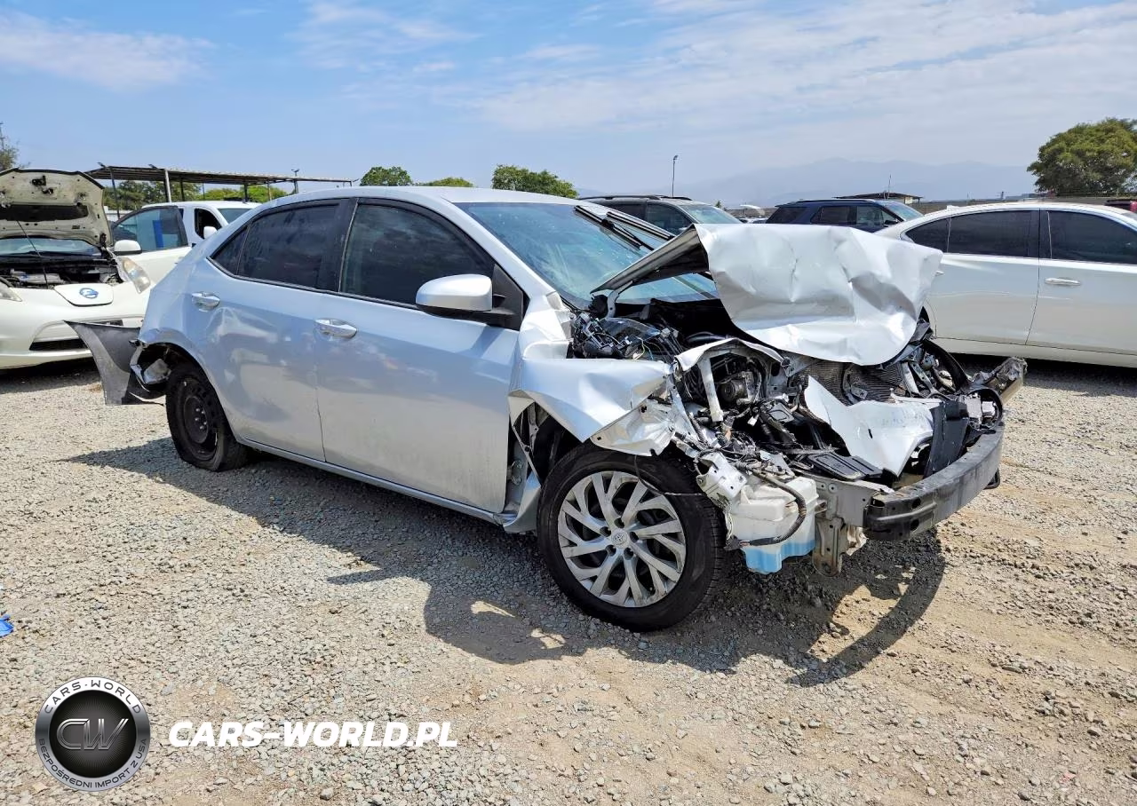 2018 Toyota Corolla Le VIN:2T1BURHE3JC061058 - 4