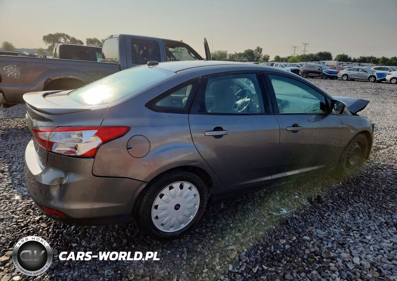 2014 Ford Focus Se VIN:1FADP3F25EL143514 - 3