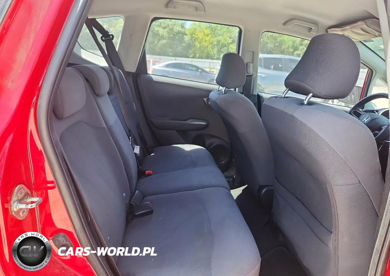 2010 Honda Fit VIN:JHMGE8H25AC006685 - 10