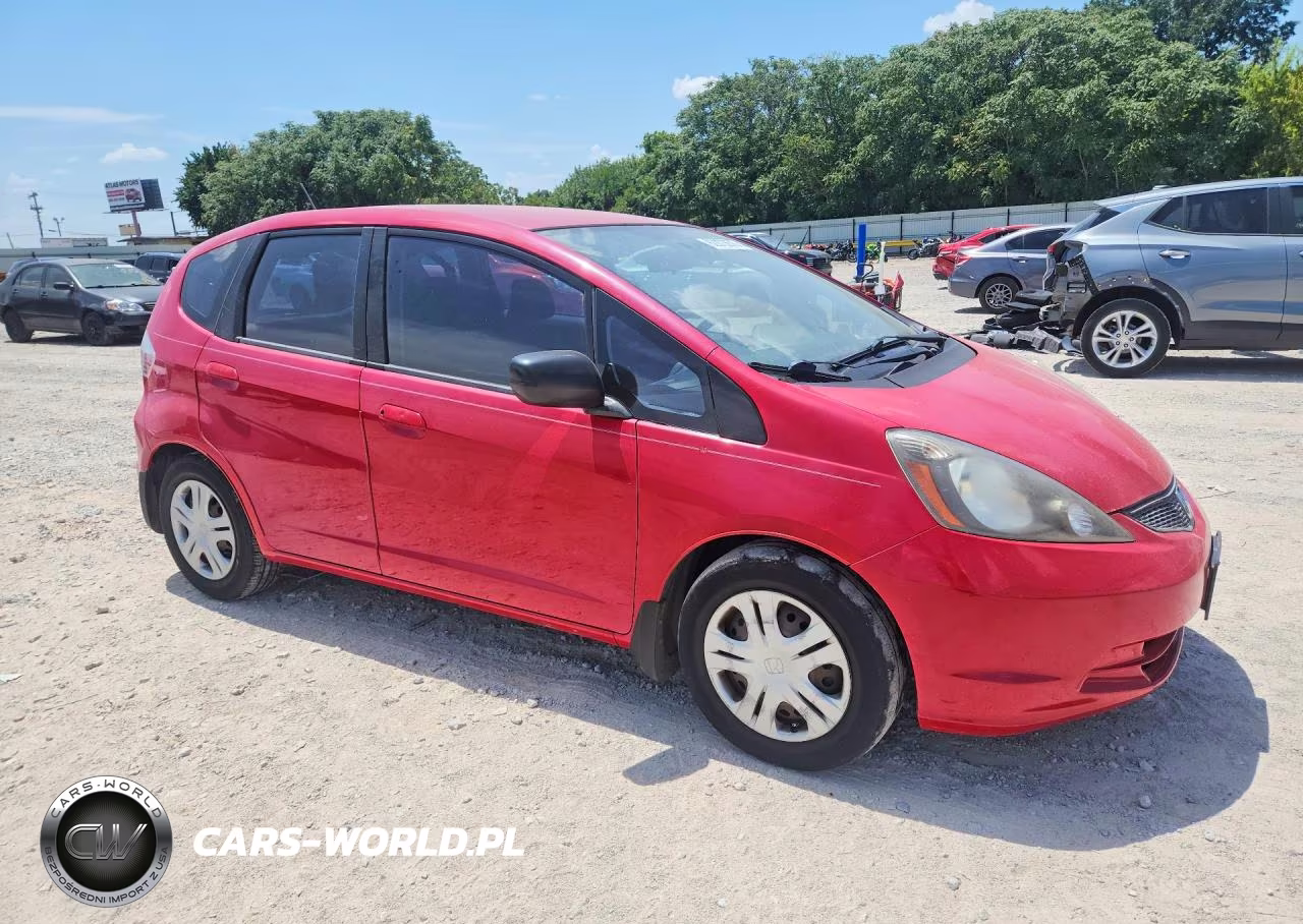 2010 Honda Fit VIN:JHMGE8H25AC006685 - 4