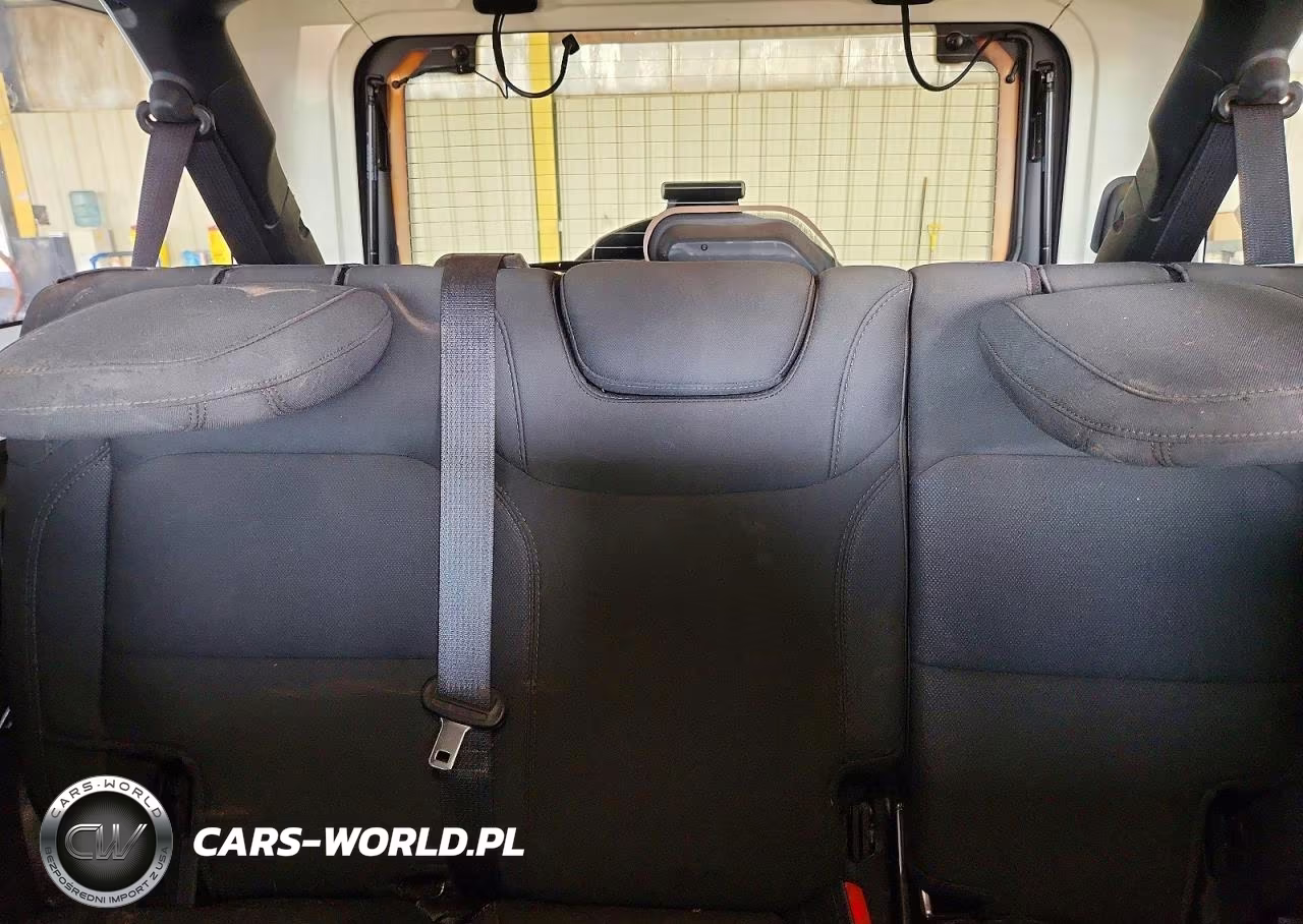 2023 Jeep Wrangler Sahara VIN:1C4HJXEN2PW693027 - 10