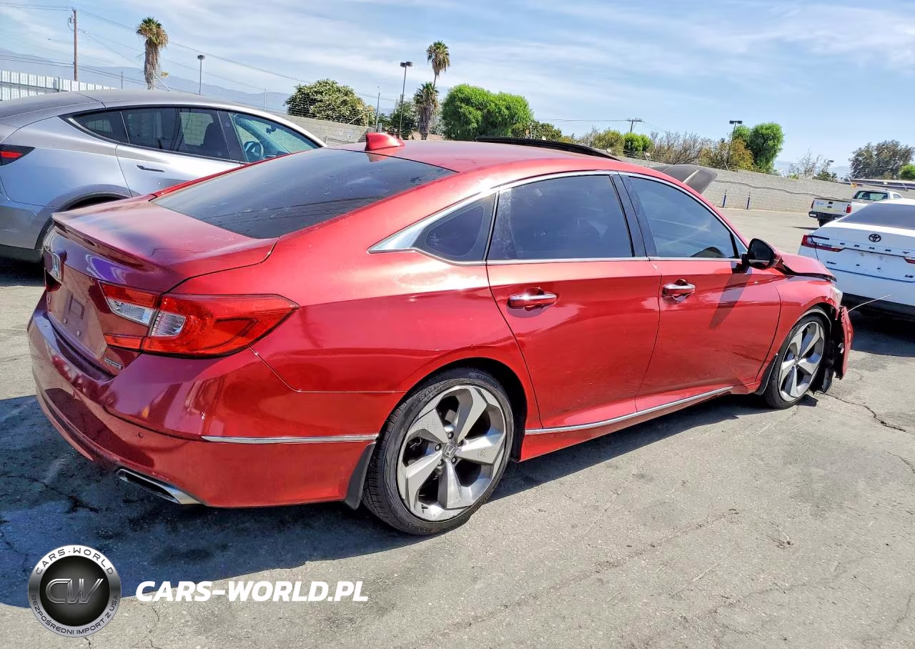 2018 Honda Accord Touring VIN:1HGCV1F95JA011101 - 3