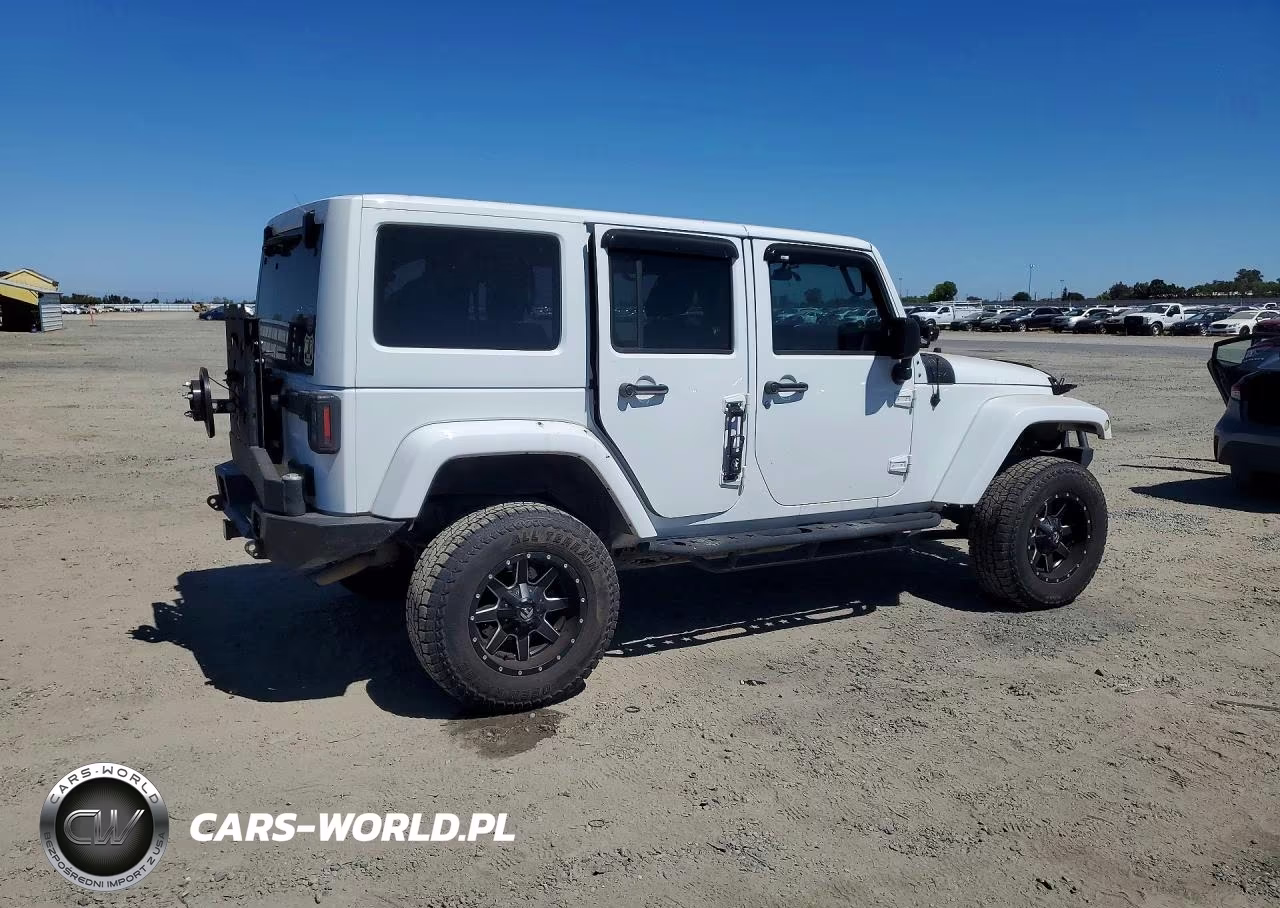 2012 Jeep Wrangler Unlimited Sahara VIN:1C4HJWEG8CL138946 - 3