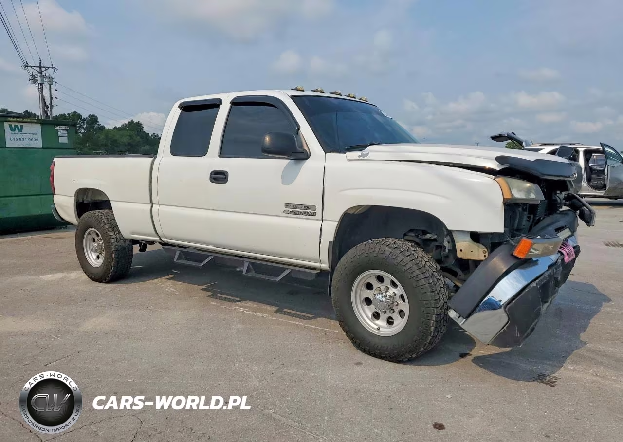 2005 Chevrolet Silverado C2500 Heavy Duty VIN:1GCHC29U75E112977 - 4