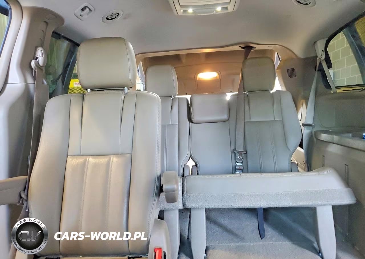 2016 Chrysler Town & Country Touring VIN:2C4RC1BG3GR261640 - 10