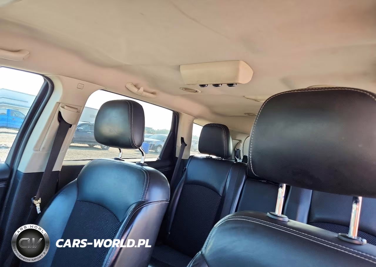 2019 Dodge Journey Crossroad VIN:3C4PDCGG1KT706925 - 10