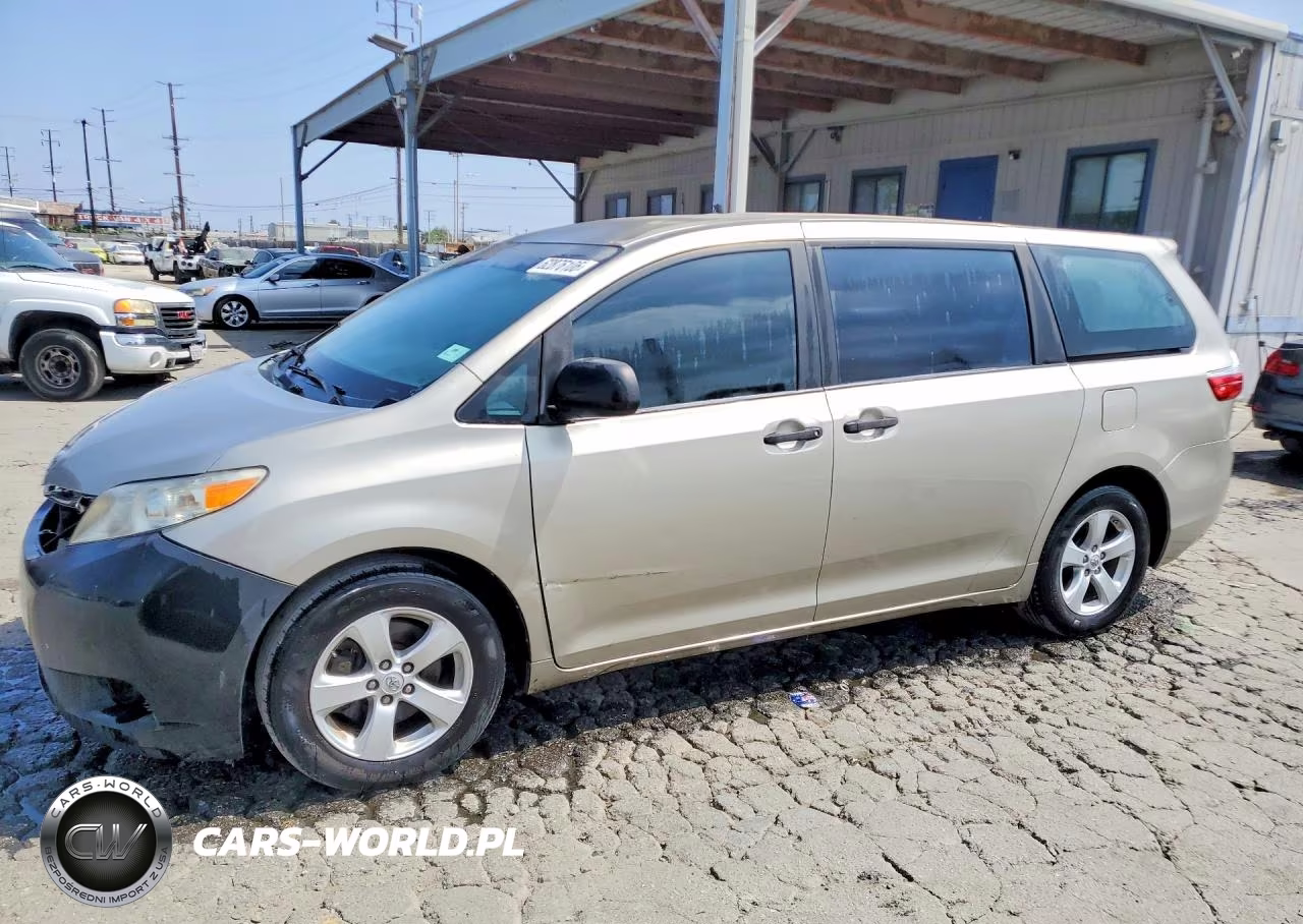 2015 Toyota Sienna L 7-Passenger – zdjęcie 1 z 14