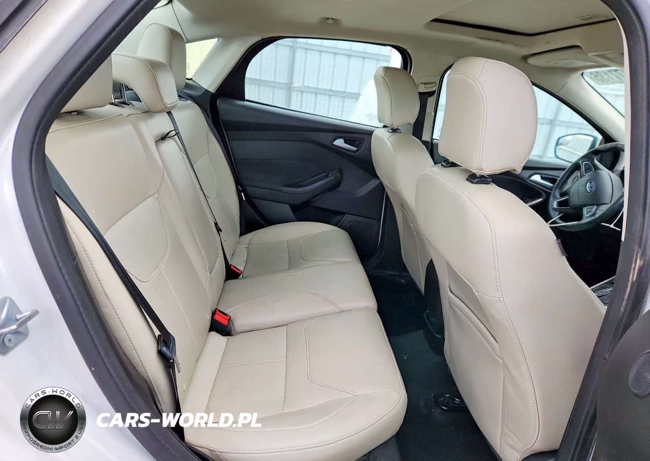 2017 Ford Focus Titanium VIN:1FADP3J29HL272657 - 10