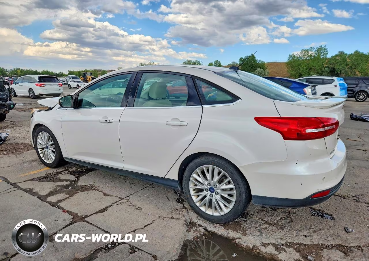 2017 Ford Focus Titanium VIN:1FADP3J29HL272657 - 2