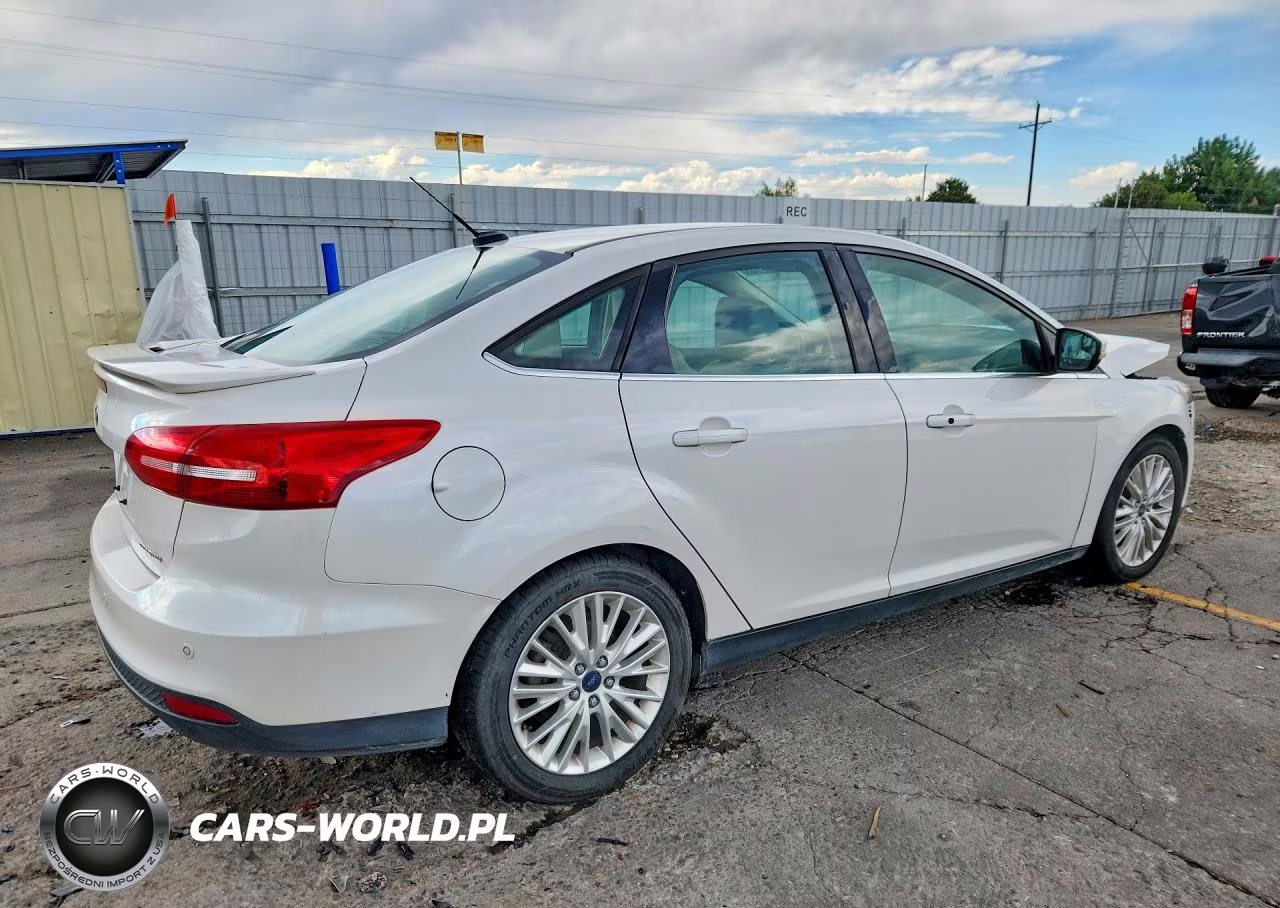 2017 Ford Focus Titanium VIN:1FADP3J29HL272657 - 3