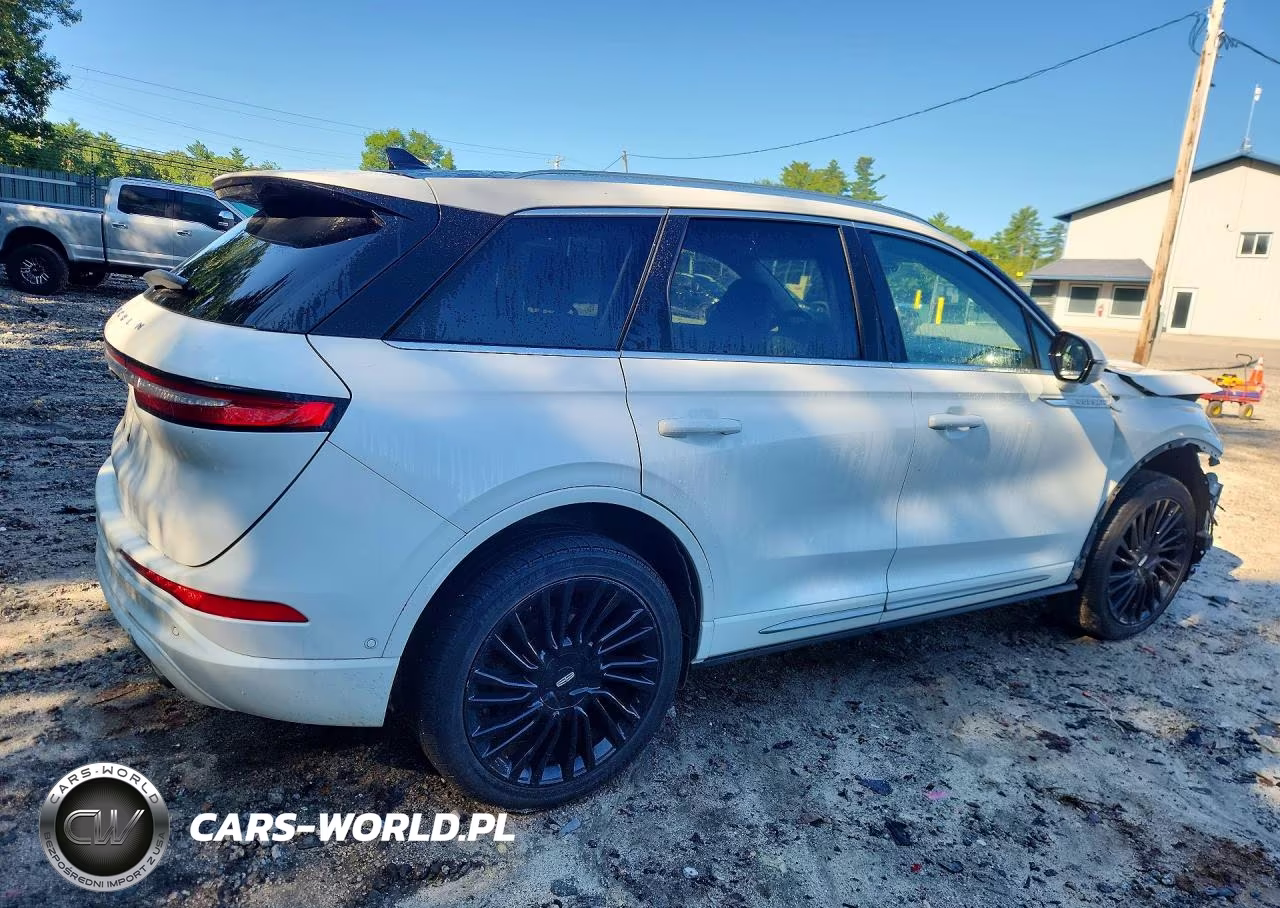 2021 Lincoln Corsair Reserve VIN:5LMCJ2D91MUL08932 - 3