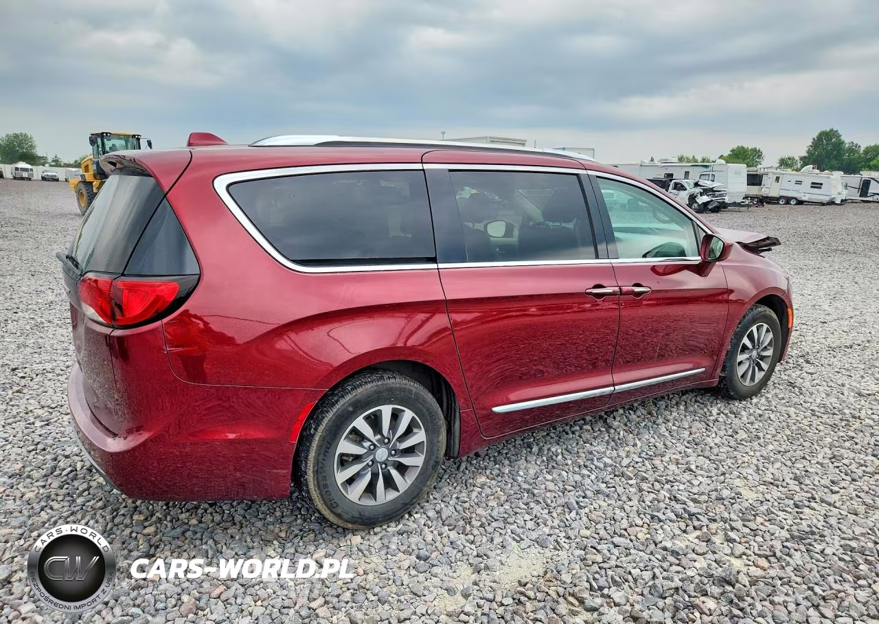 2020 Chrysler Pacifica Touring L Plus VIN:2C4RC1EG2LR255334 - 3