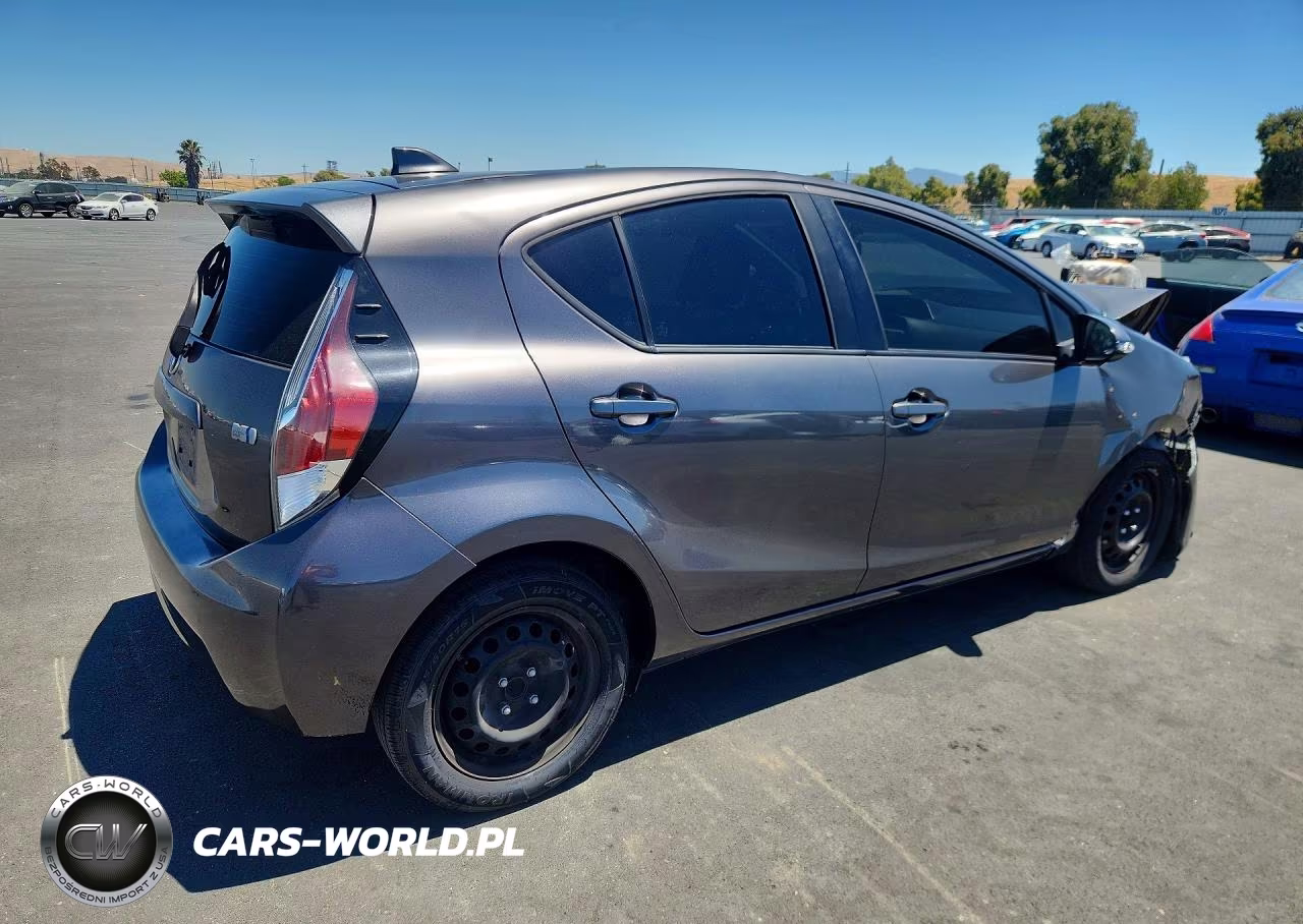 2016 Toyota Prius C Two VIN:JTDKDTB32G1136611 - 3