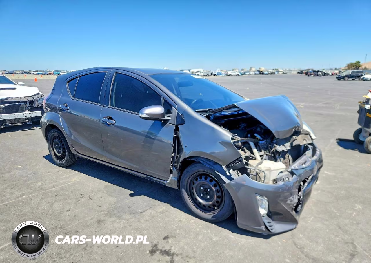 2016 Toyota Prius C Two VIN:JTDKDTB32G1136611 - 4