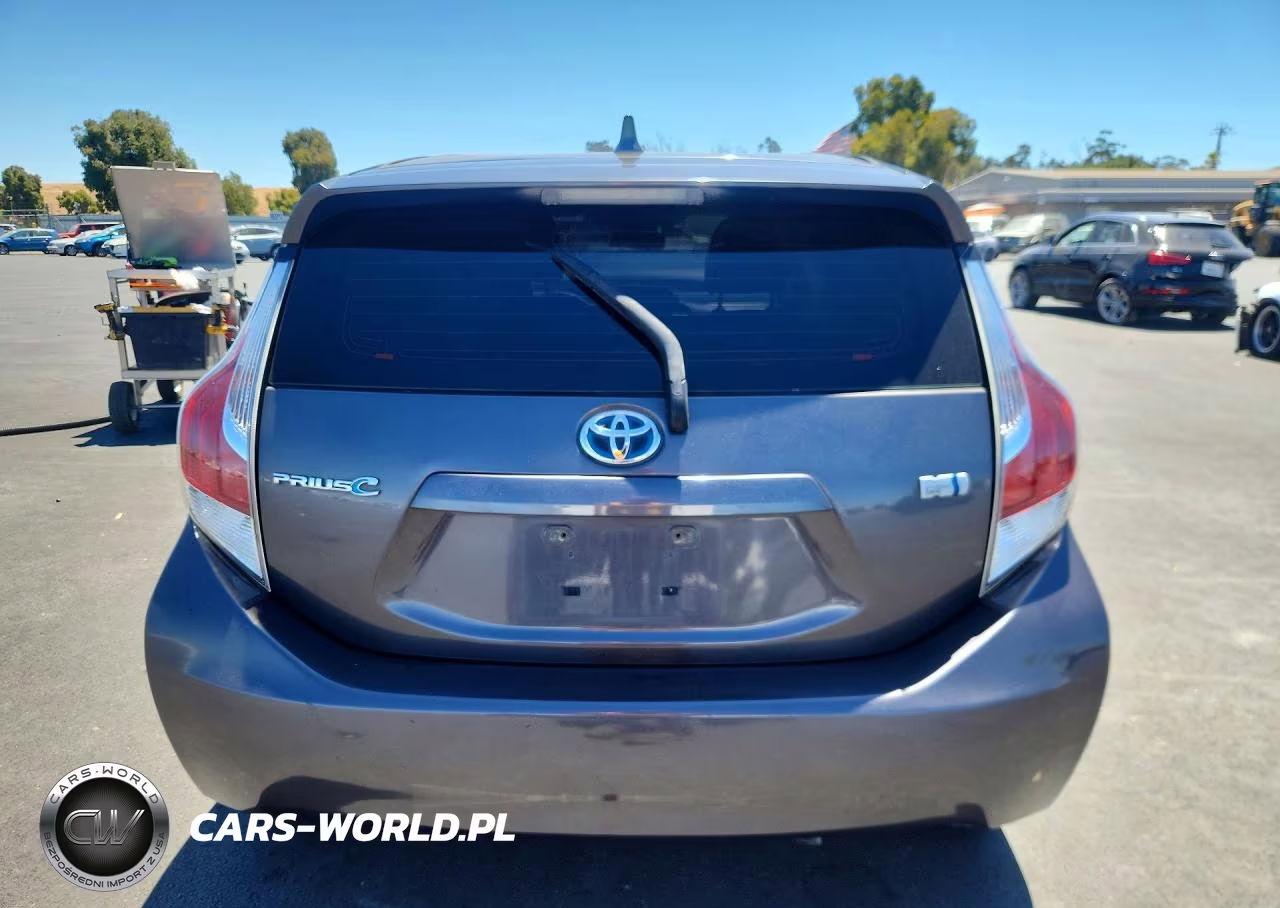 2016 Toyota Prius C Two VIN:JTDKDTB32G1136611 - 6