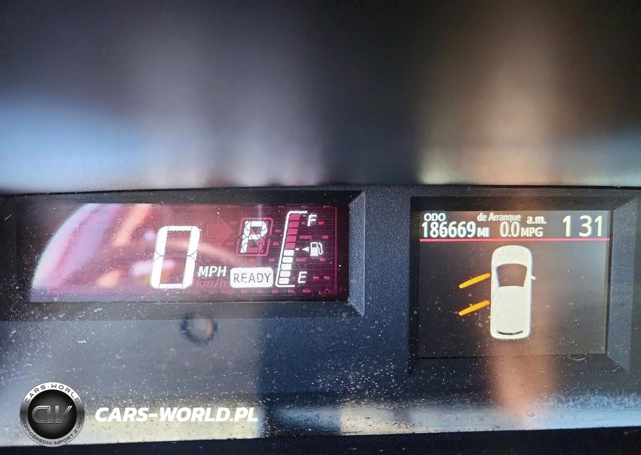2016 Toyota Prius C Two VIN:JTDKDTB32G1136611 - 9