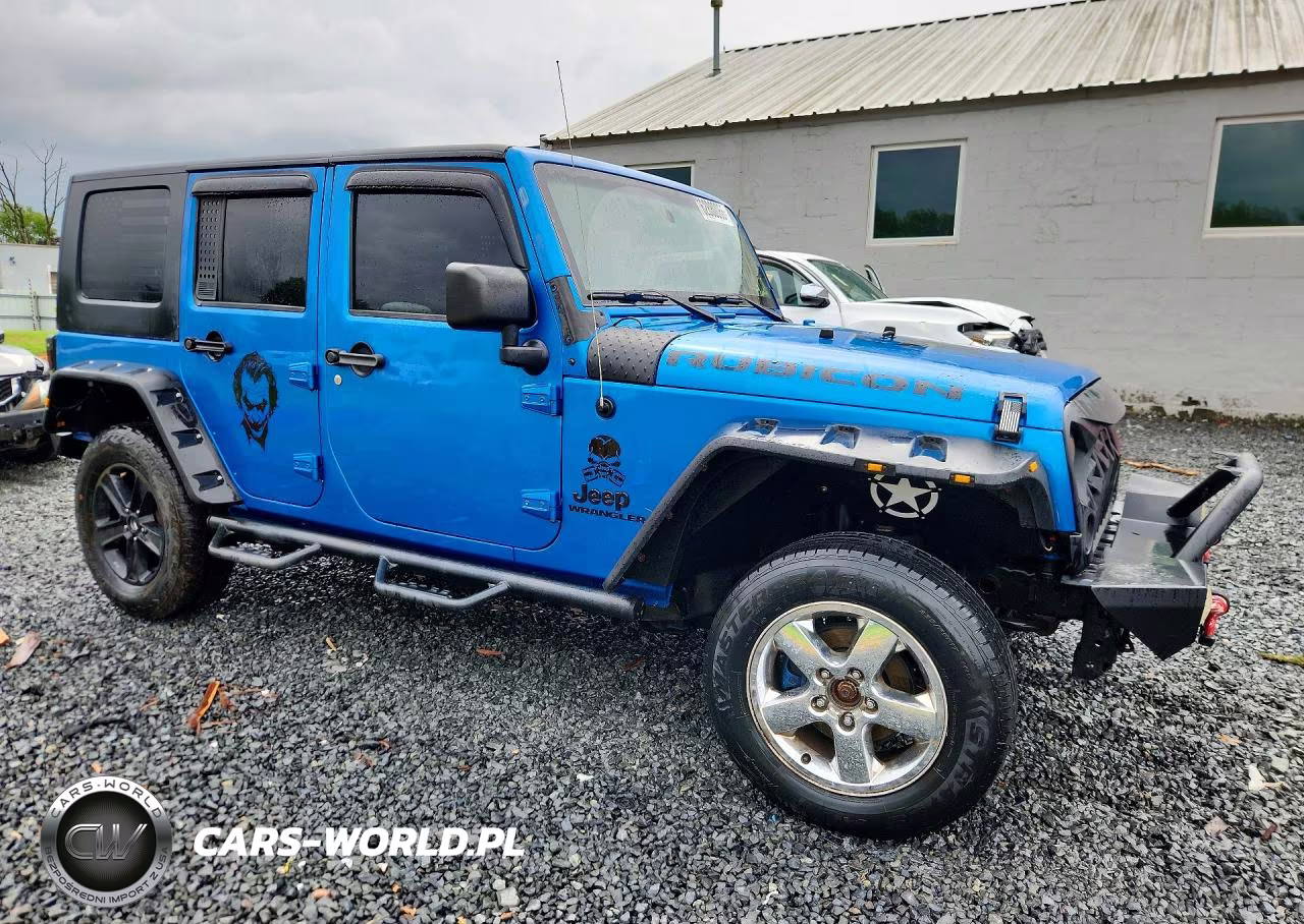 2015 Jeep Wrangler Unlimited Sport VIN:1C4BJWDG2FL574011 - 4
