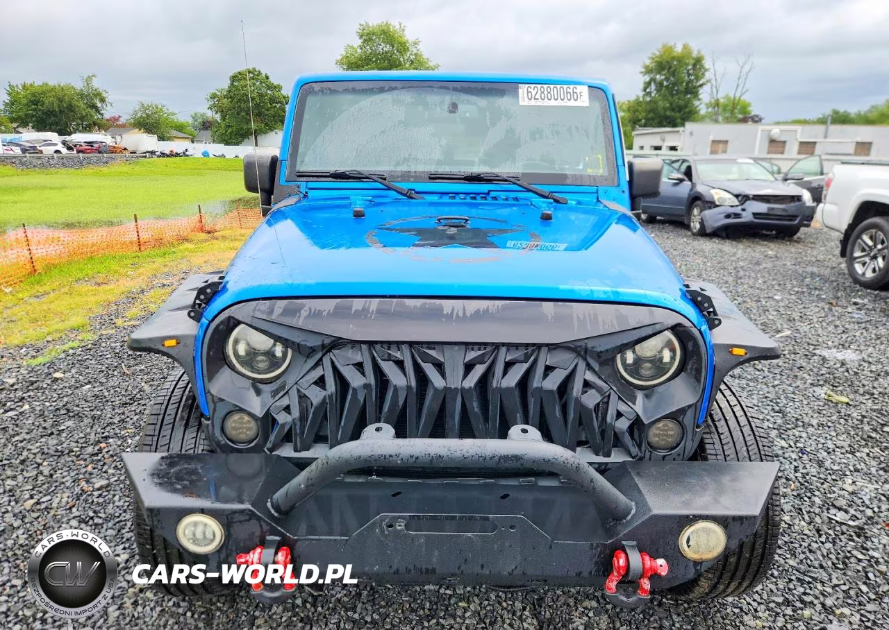 2015 Jeep Wrangler Unlimited Sport VIN:1C4BJWDG2FL574011 - 5