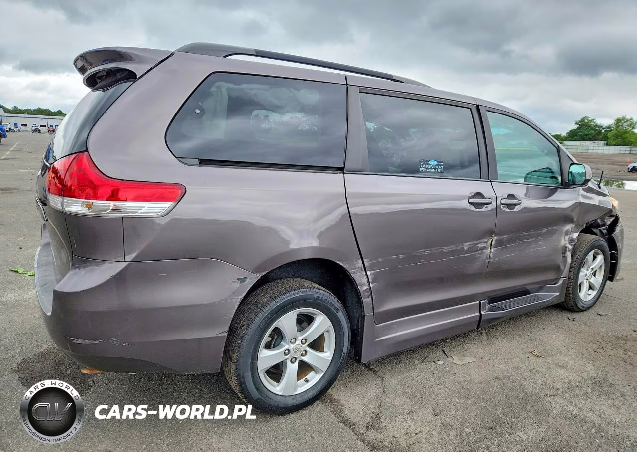 2013 Toyota Sienna Le VIN:5TDKK3DC3DS371908 - 3