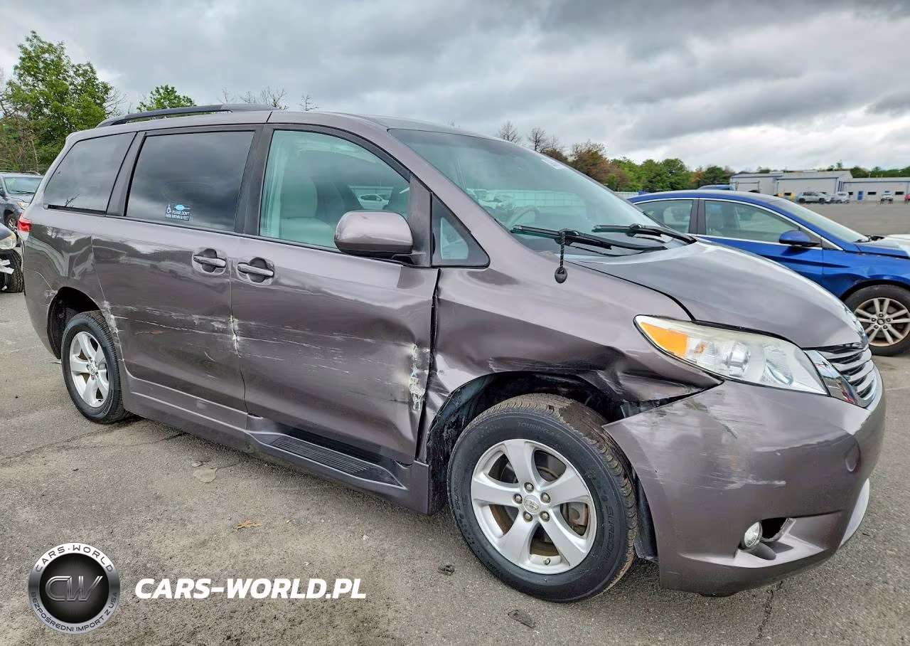 2013 Toyota Sienna Le VIN:5TDKK3DC3DS371908 - 4