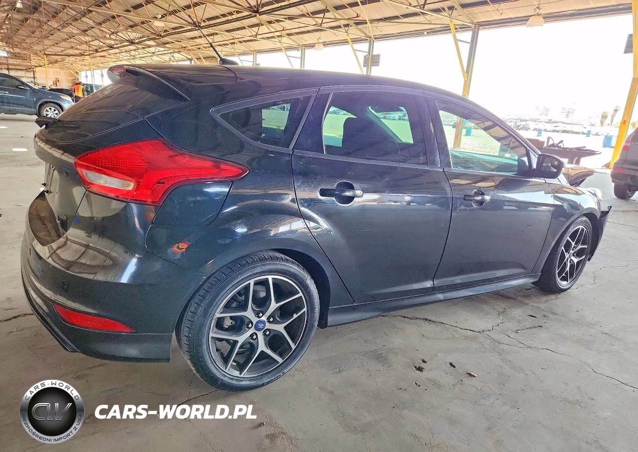 2015 Ford Focus Se VIN:1FADP3K25FL221233 - 3