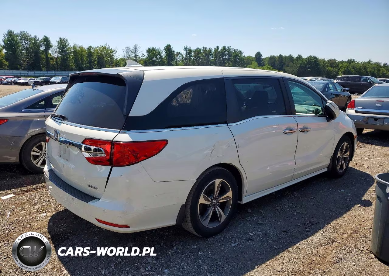 2019 Honda Odyssey Touring VIN:5FNRL6H82KB051855 - 3
