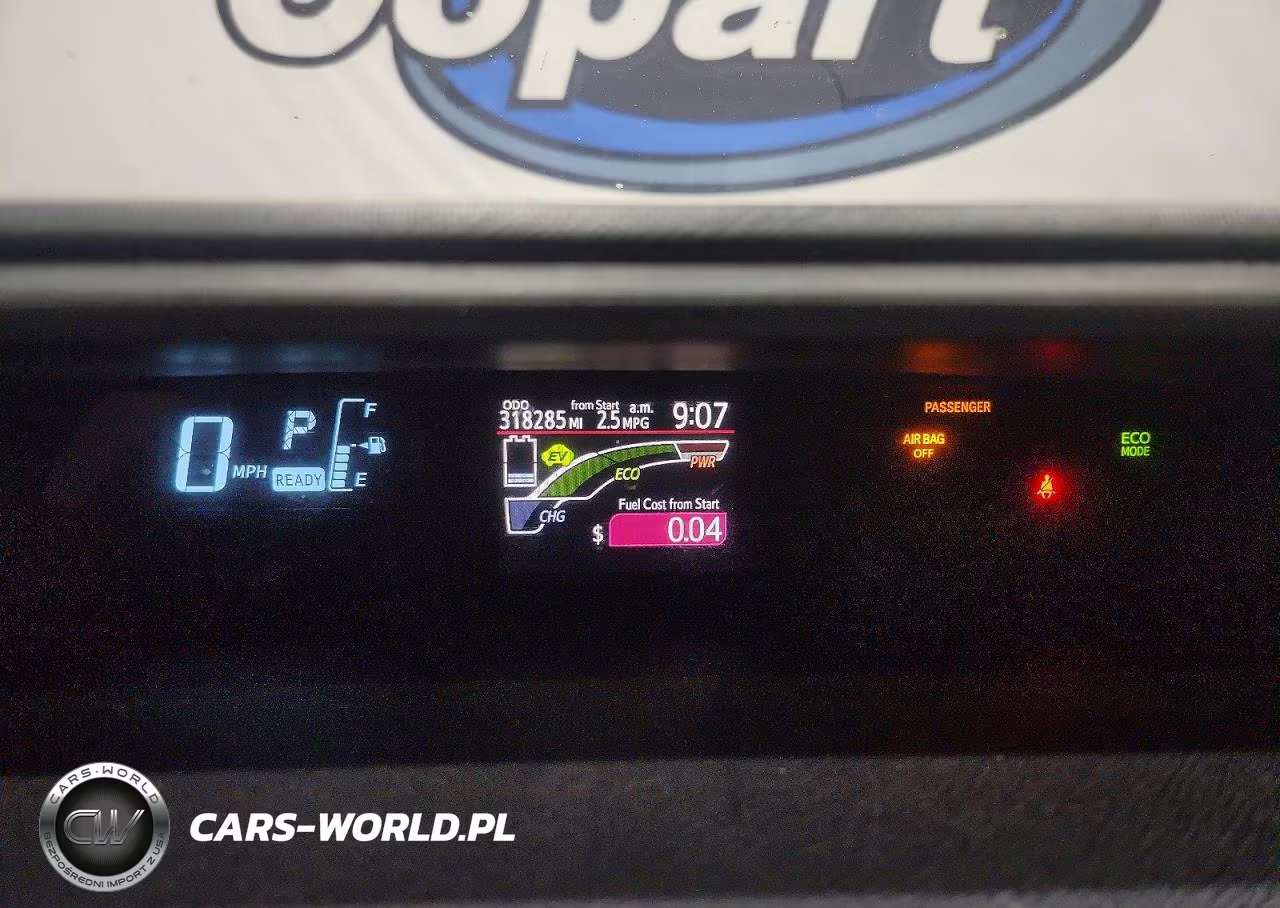2014 Toyota Prius C Two VIN:JTDKDTB32E1084202 - 9