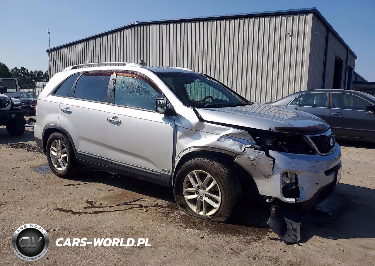 2015 Kia Sorento Lx VIN:5XYKTCA6XFG558123 - 4