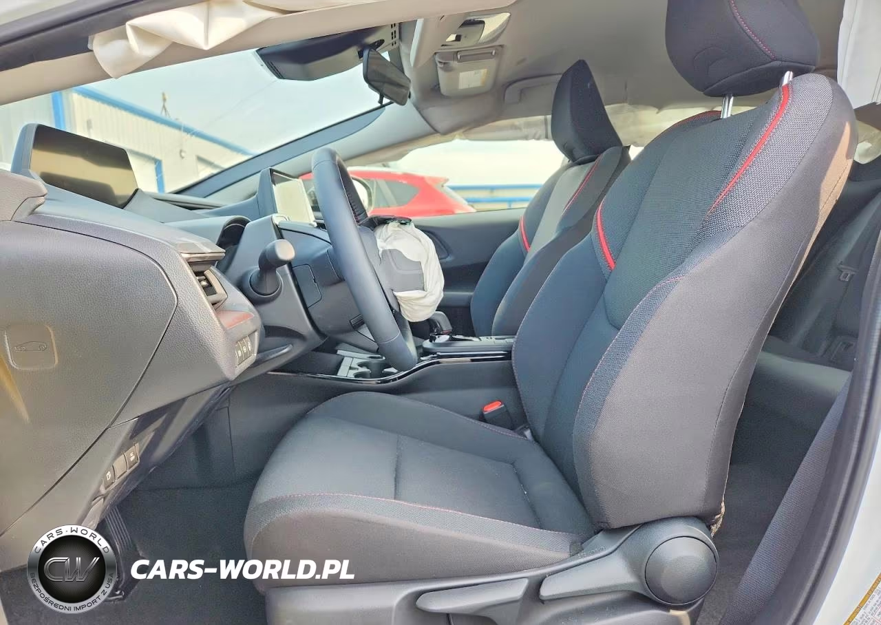 2026 Toyota Prius Plug-In Hybrid Se VIN:JTDACACU1T3063529 - 7