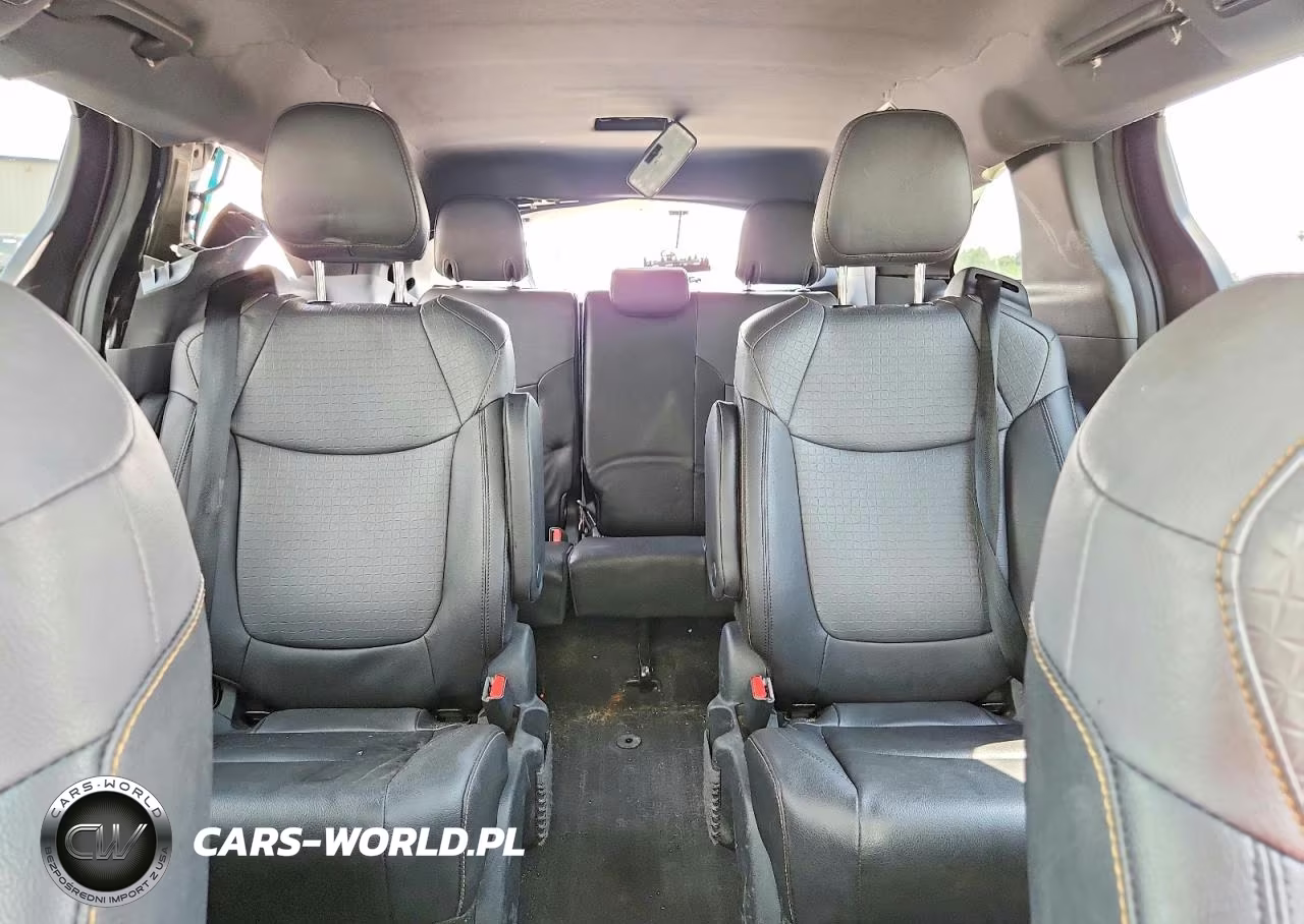 2023 Toyota Sienna Woodland Edition VIN:5TDCSKFC7PS088668 - 10