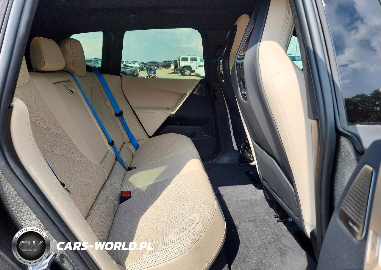 2024 BMW Ix M60 VIN:WB533CF07RCP65212 - 11