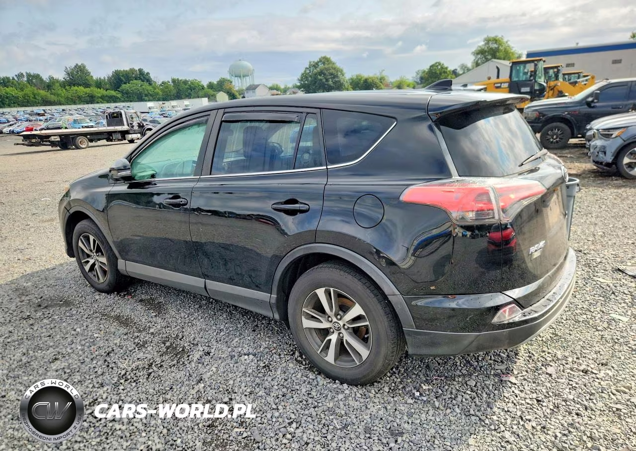 2018 Toyota Rav4 Xle VIN:2T3RFREV2JW807793 - 2