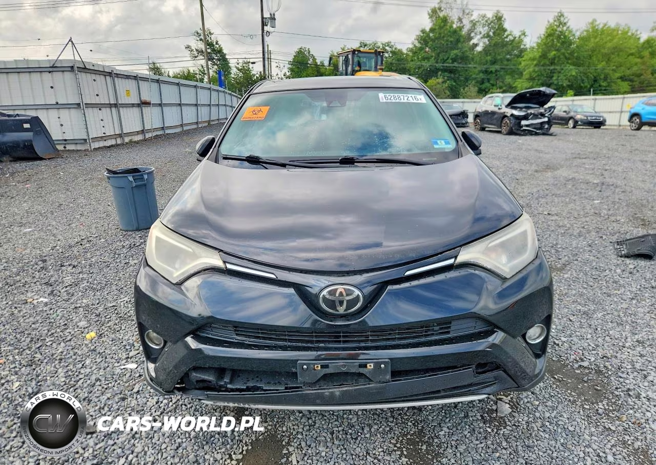 2018 Toyota Rav4 Xle VIN:2T3RFREV2JW807793 - 5