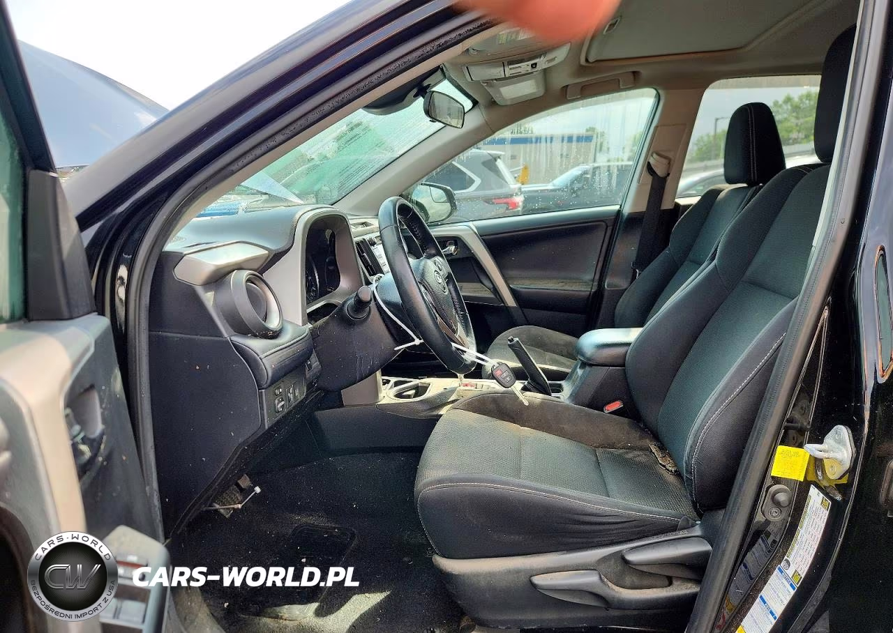 2018 Toyota Rav4 Xle VIN:2T3RFREV2JW807793 - 7