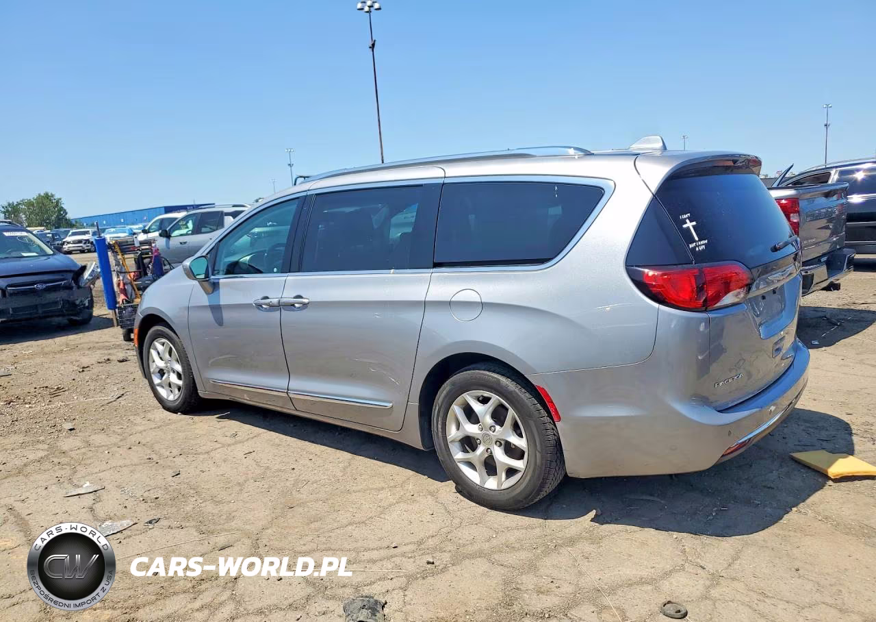 2020 Chrysler Pacifica Touring L VIN:2C4RC1BG2LR115465 - 2