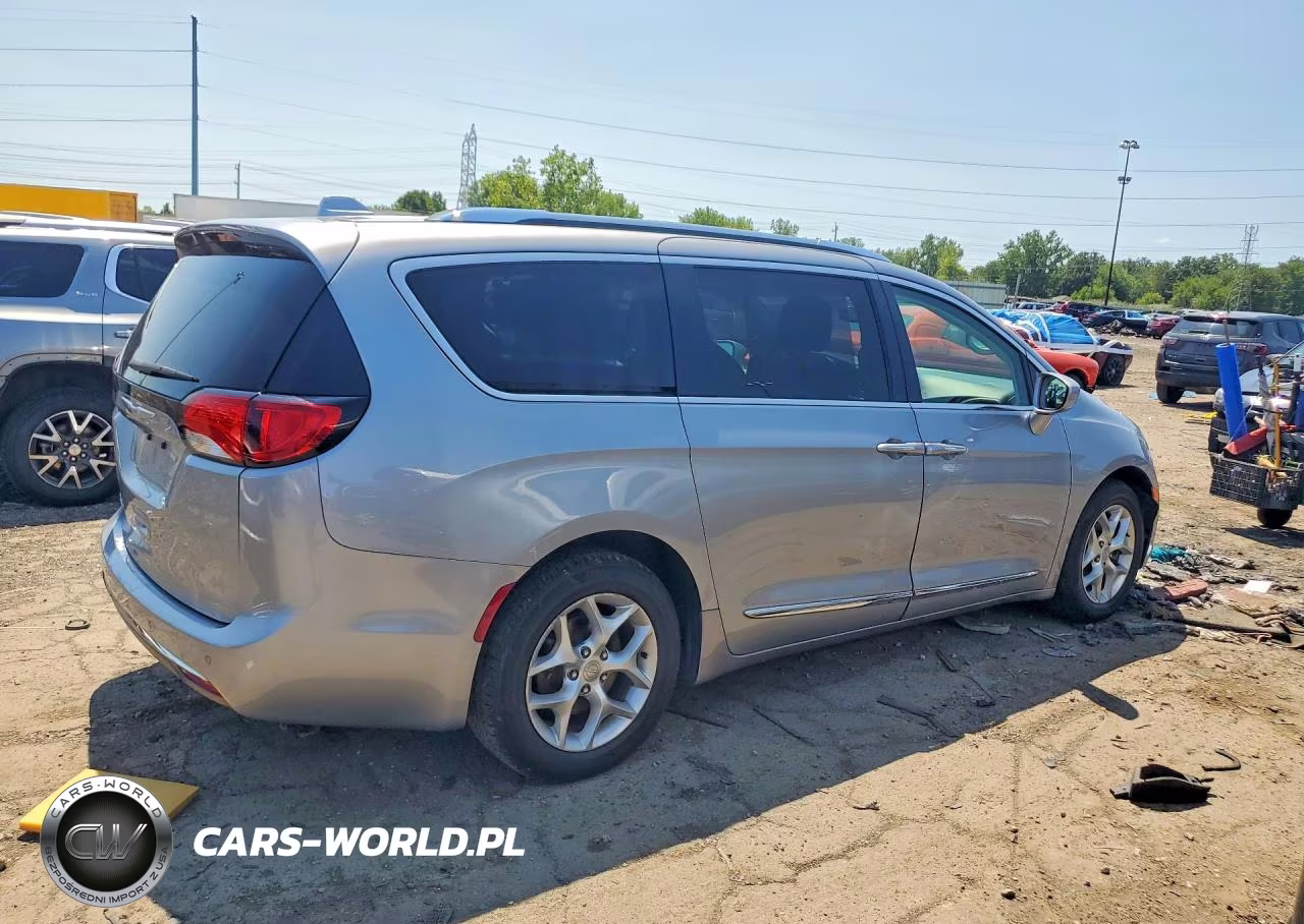 2020 Chrysler Pacifica Touring L VIN:2C4RC1BG2LR115465 - 3