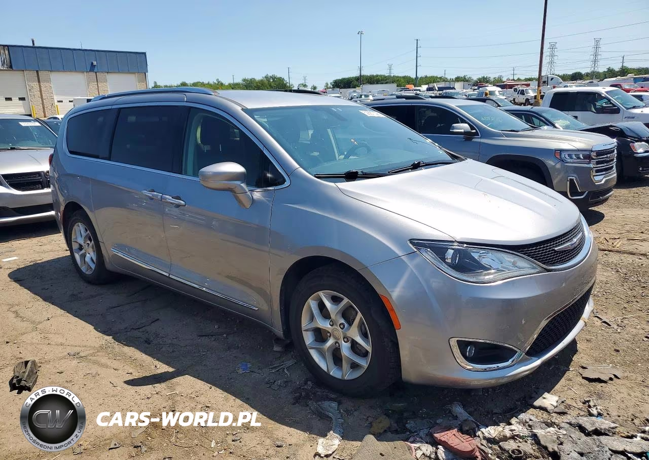 2020 Chrysler Pacifica Touring L VIN:2C4RC1BG2LR115465 - 4