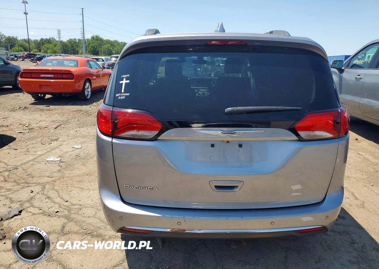 2020 Chrysler Pacifica Touring L VIN:2C4RC1BG2LR115465 - 6