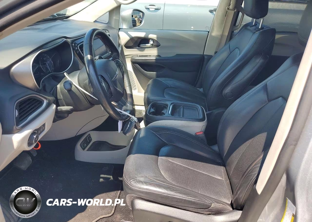 2020 Chrysler Pacifica Touring L VIN:2C4RC1BG2LR115465 - 7