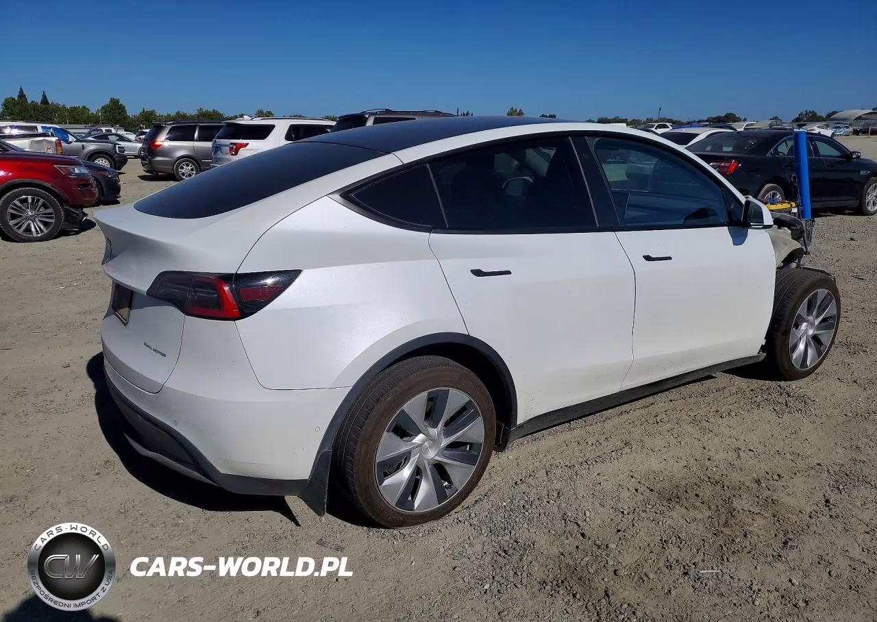 2020 Tesla Model Y VIN:5YJYGDEE1LF057548 - 3