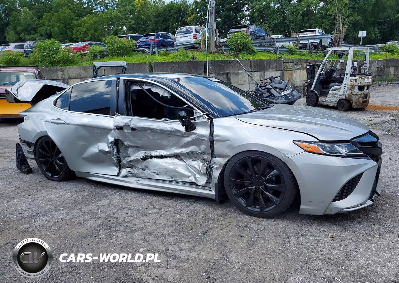2018 Toyota Camry Se VIN:JTNB11HK0J3050846 - 4