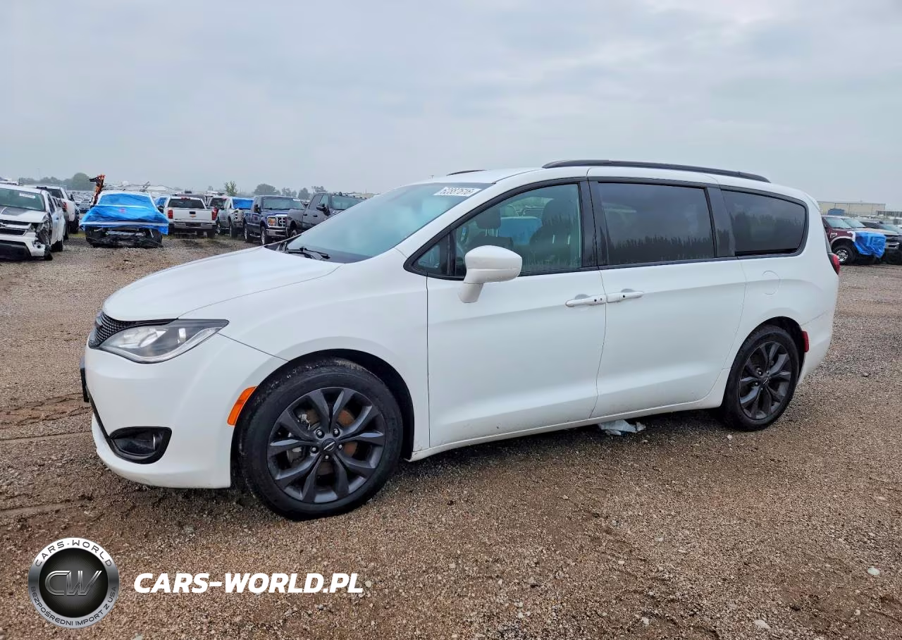 2020 Chrysler Pacifica Touring – zdjęcie 1 z 13