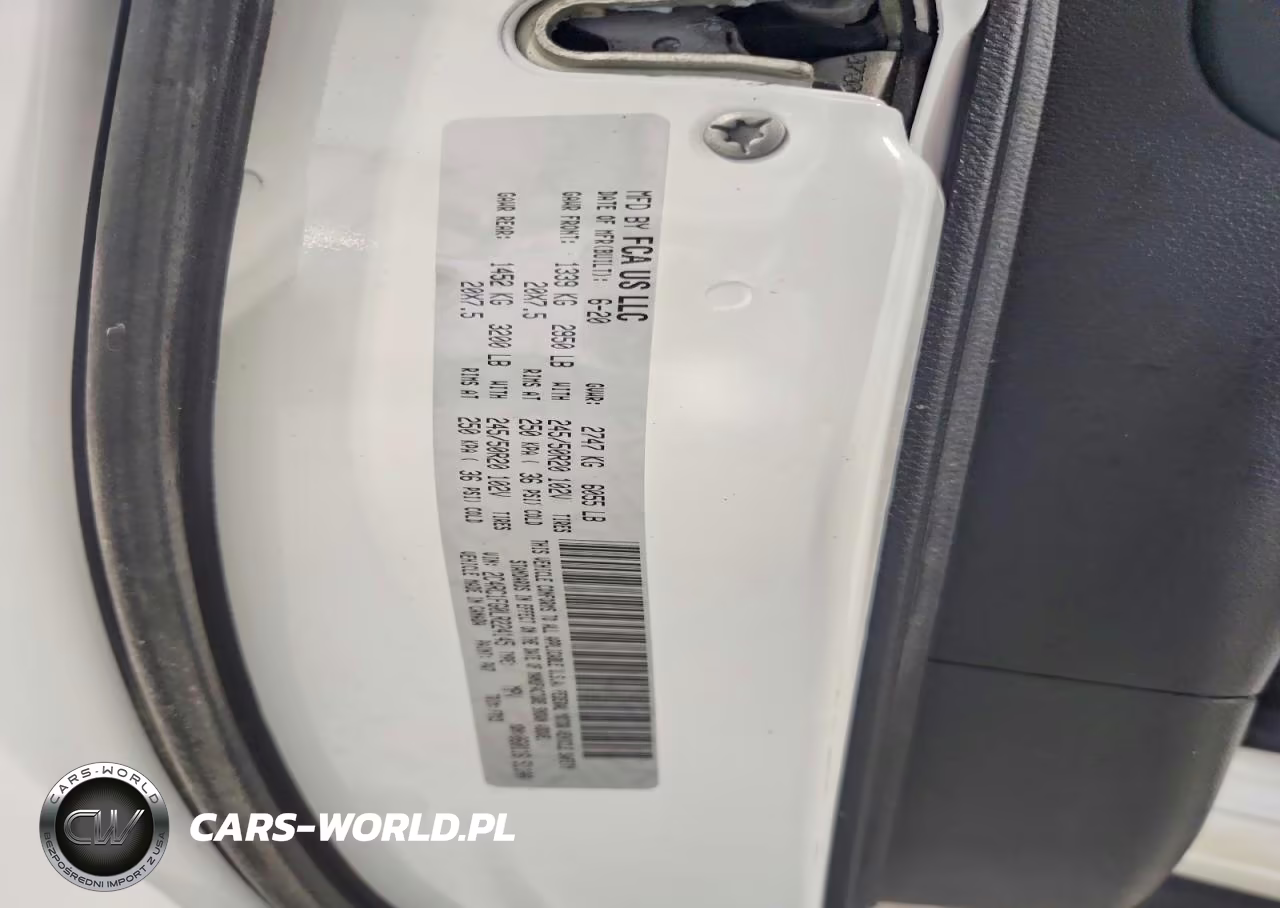 2020 Chrysler Pacifica Touring VIN:2C4RC1FG0LR224145 - 13