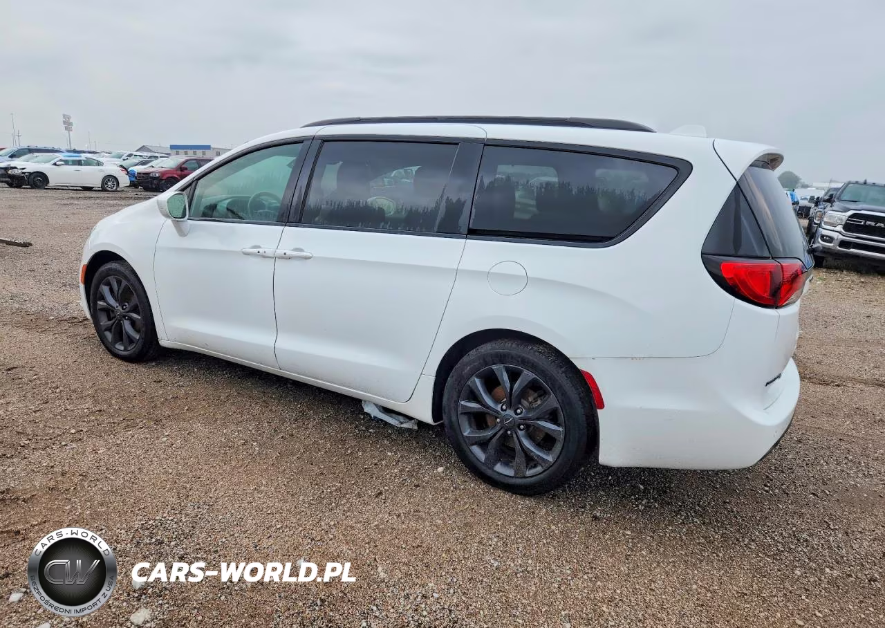 2020 Chrysler Pacifica Touring VIN:2C4RC1FG0LR224145 - 2