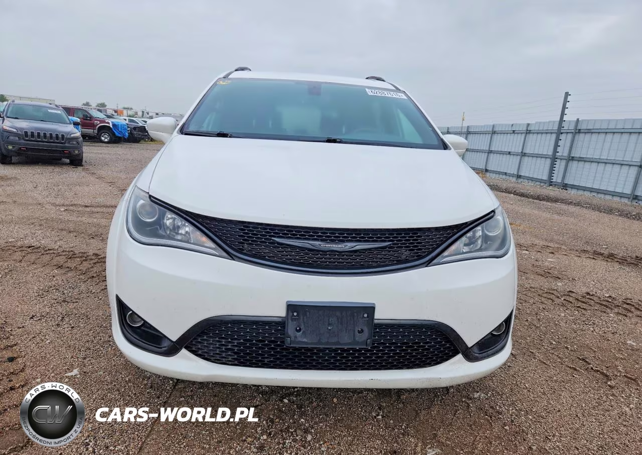 2020 Chrysler Pacifica Touring VIN:2C4RC1FG0LR224145 - 5